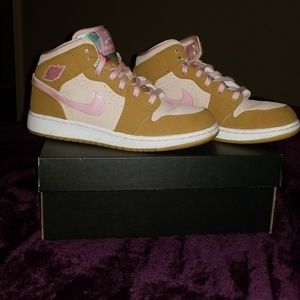 Air Jordan 1 MID WB GG